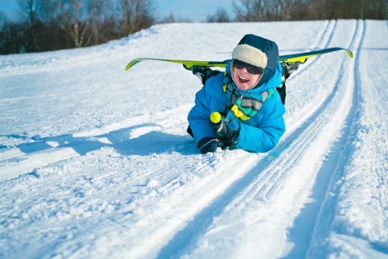 навчити дитину кататися на гірських лижах